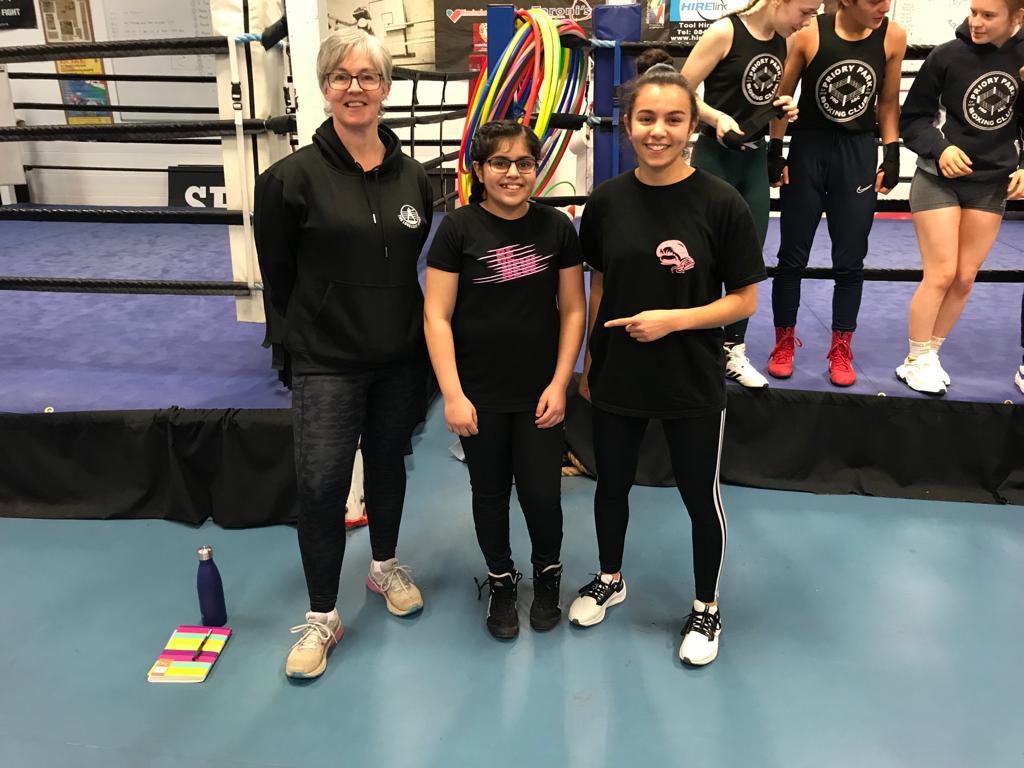 Read more about the article LCB shows off young female boxer at Aston Club